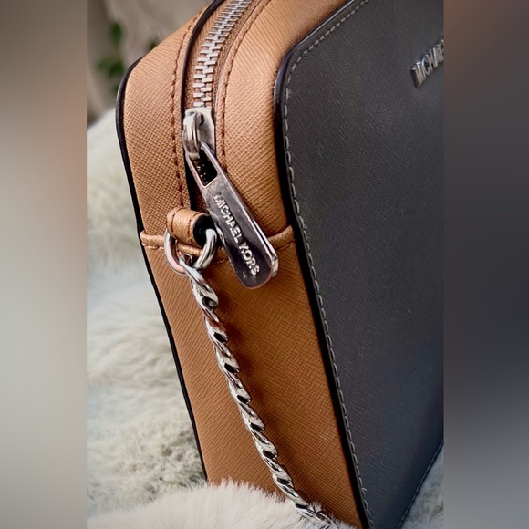 Michael Kors Jet Set Charcoal Gray and Tan Crossbody Bag - Picture 4 of 8